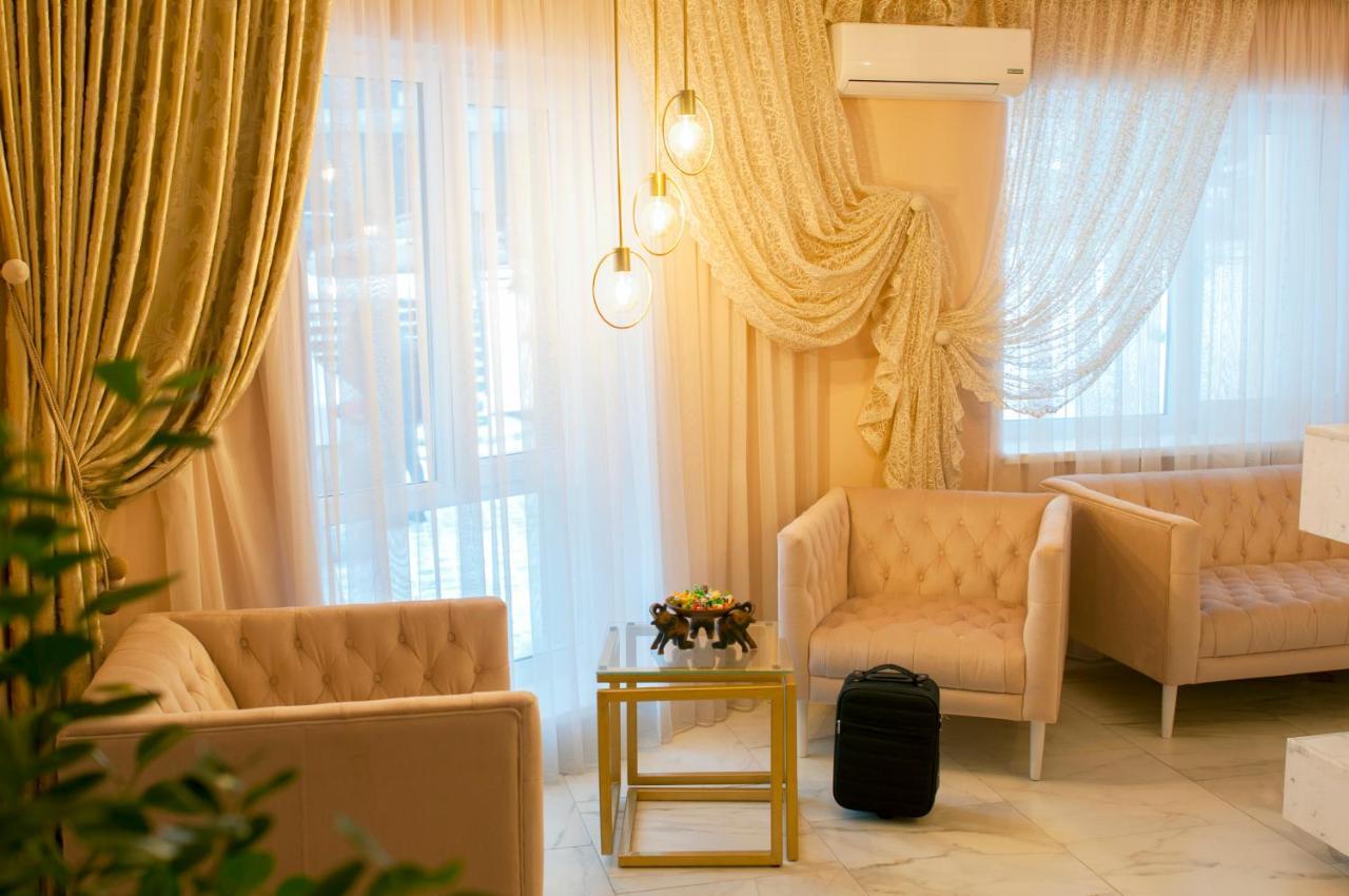 Embrace Hotel ตรุสคาเวตส์ ภายนอก รูปภาพ