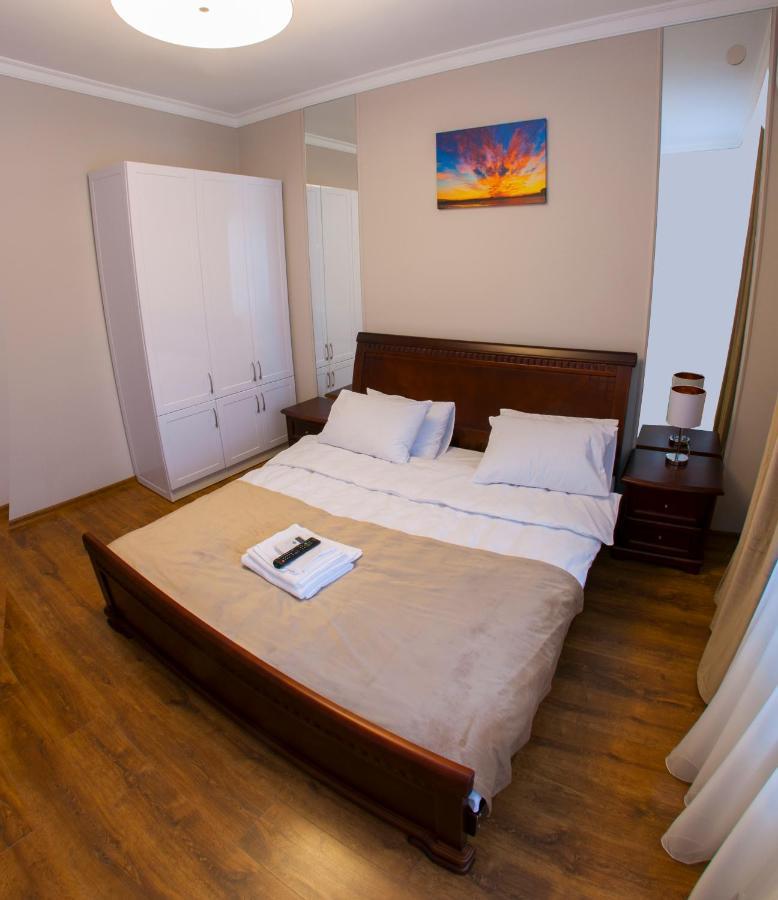 Embrace Hotel ตรุสคาเวตส์ ภายนอก รูปภาพ